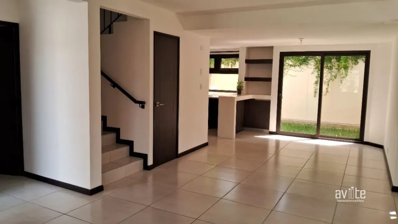 CONDADO NARANJO:   4 habitaciones, 3.5 baños, 2 parqueos Q9,500 — Casa en Alquiler en Condado Naranjo, Zona 4 Mixco, Guatemala, Ciudad — foto 2 de 6