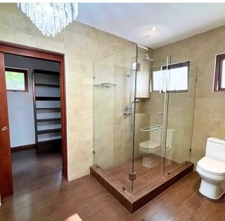 RENTA O VENTA  ESPECTACULAR CASA 4 HAB EL ENCANTO DE SAN ISIDRO ZONA 16 — Casa en Alquiler en Jardines de San Isidro, Zona 16, Guatemala, Ciudad — miniatura 3 de 6