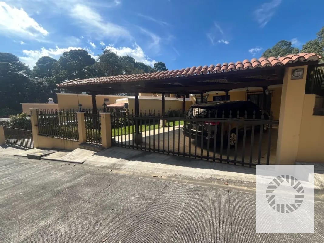 VENDO CASA EN CONDOMINIO LA HACIENDA, SAN LUCAS SACATEPEQUEZ — Casa en Venta en San Lucas Sacatepéquez, Sacatepéquez — foto 1 de 12