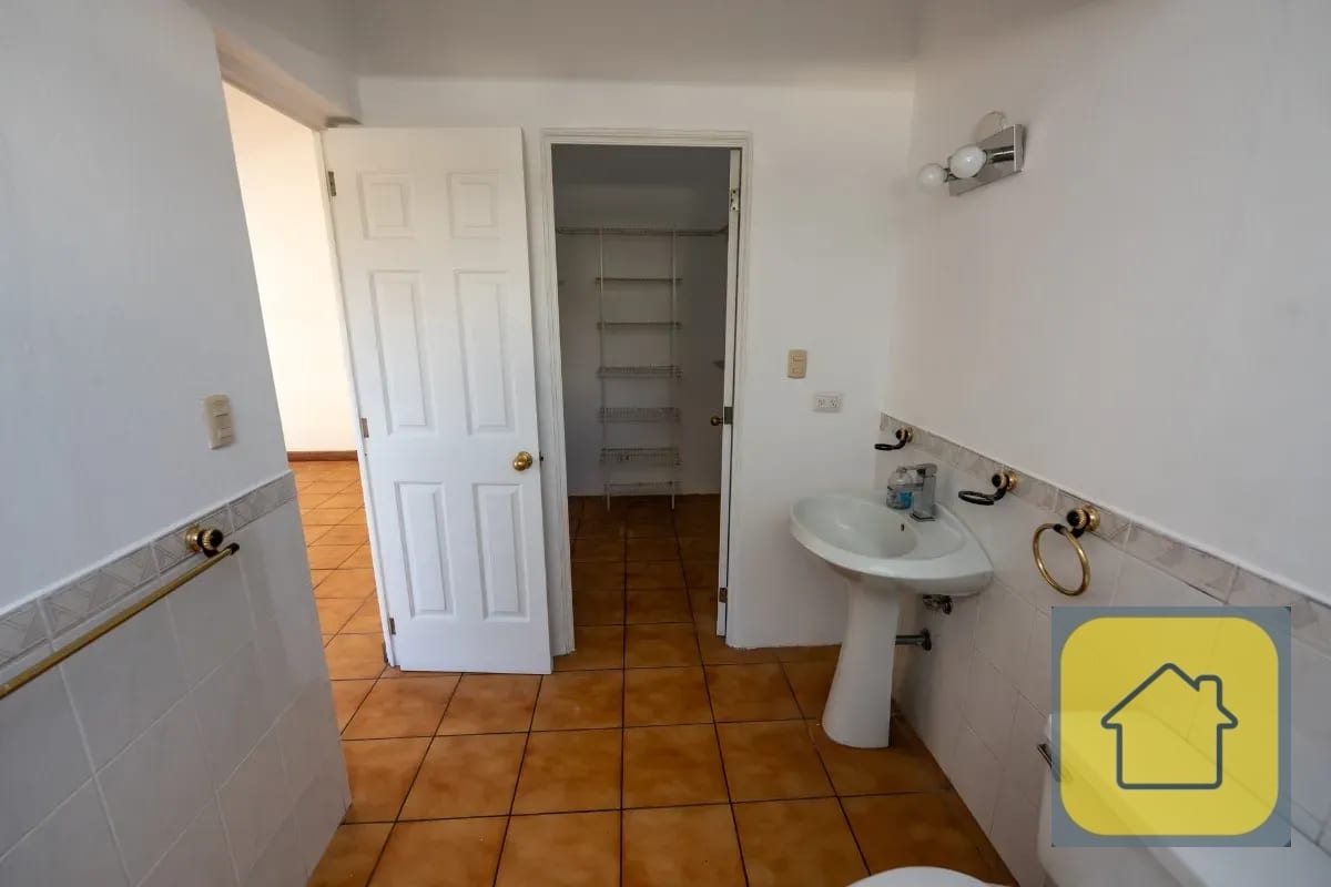 Casa en Venta en Carretera a El Salvador km 16.5, Res. San Miguel — Casa en Venta en Residenciales San Miguel, Carretera a El Salvador, Guatemala, Ciudad — foto 3 de 16