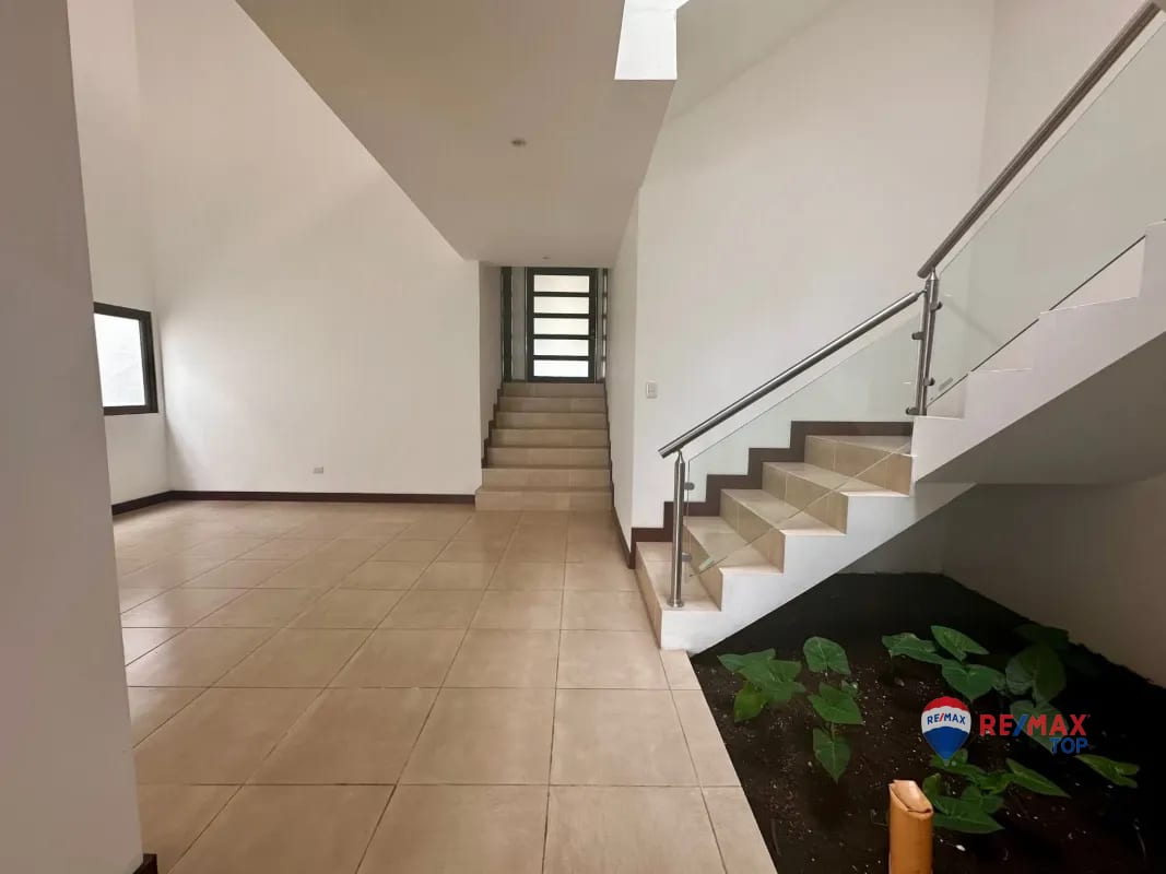 CASA MODERNA, COND. PORTAL VERDE 3 DORMITORIOS / STA. CATARINA PINULA — Casa en Venta en Santa Catarina Pinula, Guatemala, Ciudad — foto 6 de 9