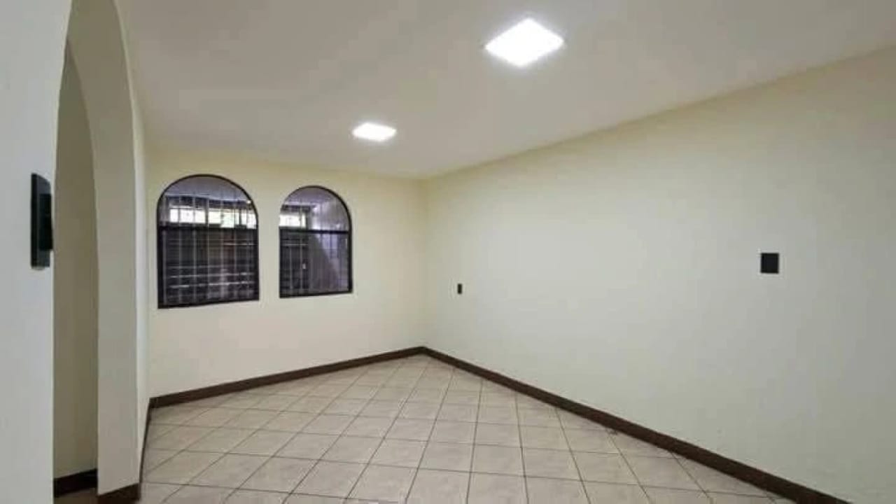 CASA EN VENTA DENTRO DE GARITA NUEVA MONTSERRAT ZONA 3 MIXCO — Casa en Venta en Zona 3 Mixco, Guatemala, Ciudad — foto 10 de 12