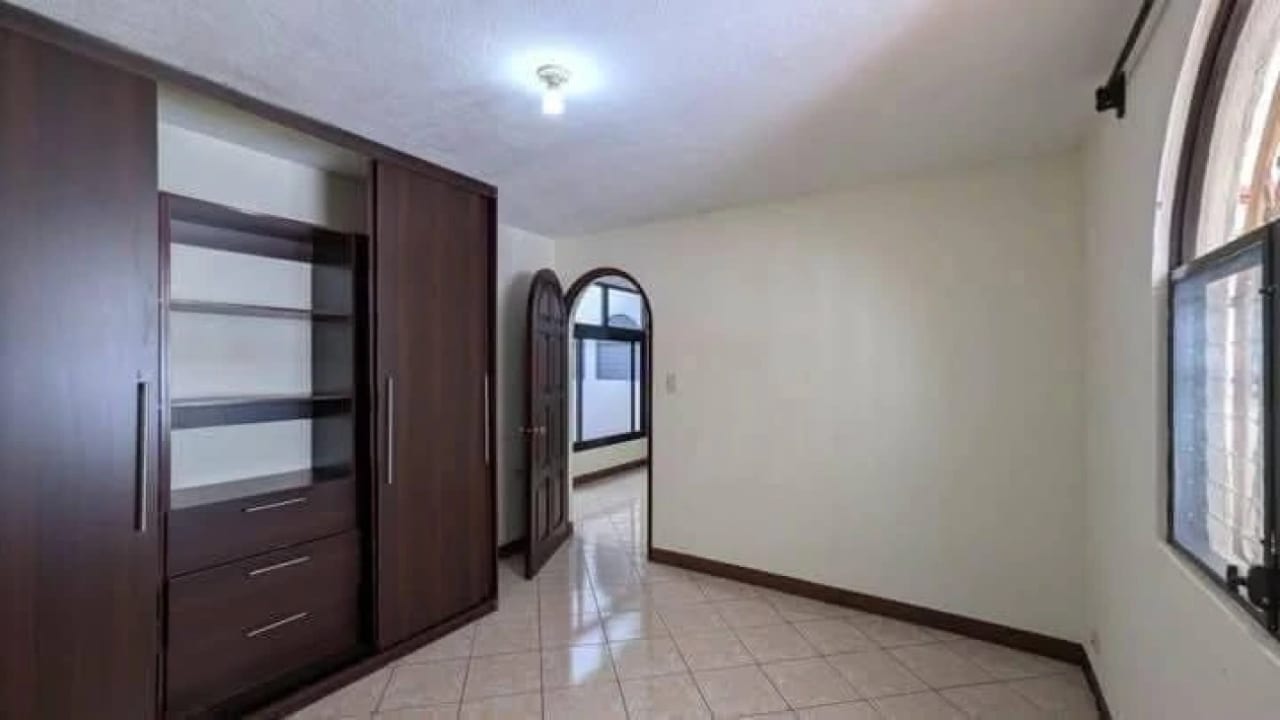 CASA EN VENTA DENTRO DE GARITA NUEVA MONTSERRAT ZONA 3 MIXCO — Casa en Venta en Zona 3 Mixco, Guatemala, Ciudad — foto 8 de 12