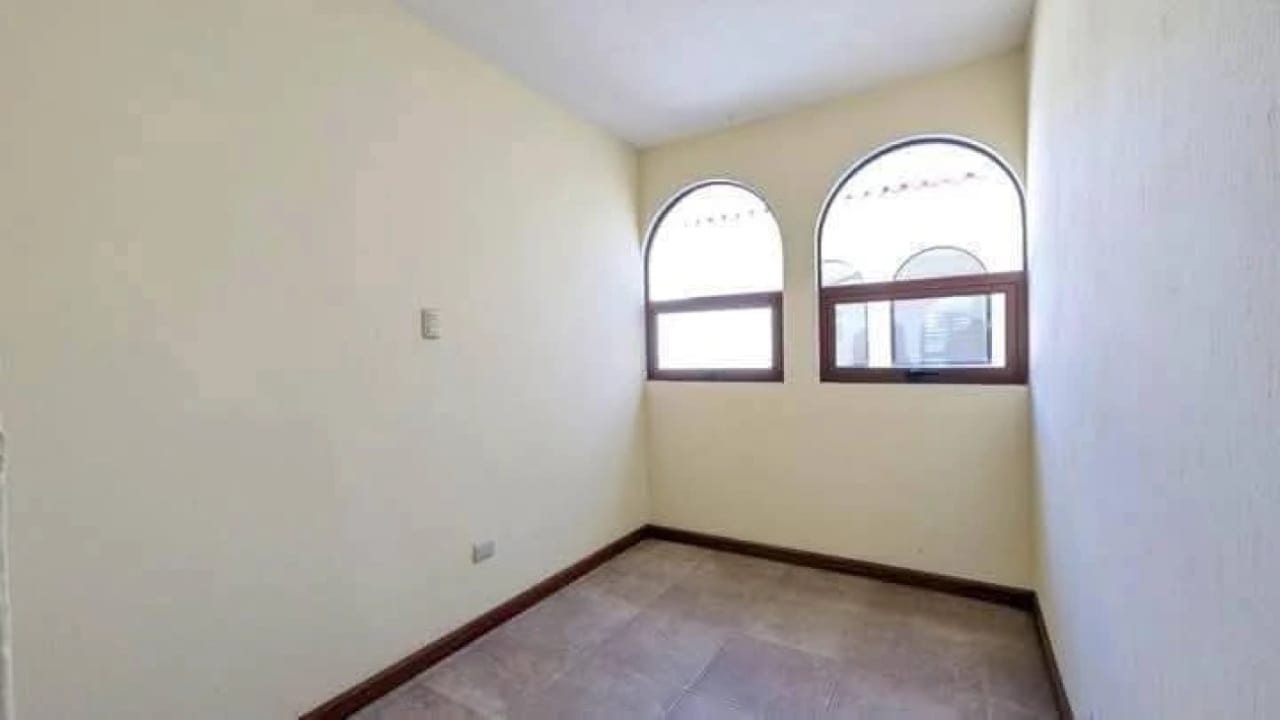 CASA EN VENTA DENTRO DE GARITA NUEVA MONTSERRAT ZONA 3 MIXCO — Casa en Venta en Zona 3 Mixco, Guatemala, Ciudad — foto 6 de 12