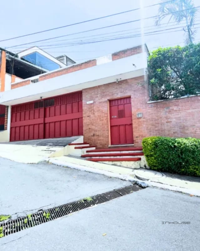 CASA EN VENTA EN SAN CRISTOBAL CON PISCINA SECTOR B7 — Casa en Venta en Zona 8 Mixco, Guatemala, Ciudad — foto 1 de 13