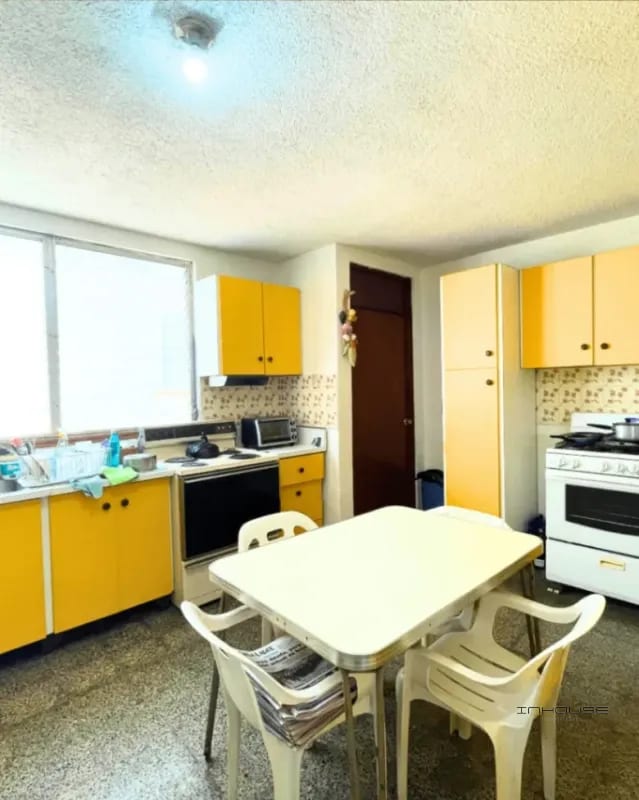 CASA EN VENTA EN SAN CRISTOBAL CON PISCINA SECTOR B7 — Casa en Venta en Zona 8 Mixco, Guatemala, Ciudad — foto 9 de 13