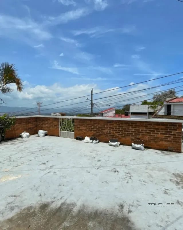 CASA EN VENTA EN SAN CRISTOBAL CON PISCINA SECTOR B7 — Casa en Venta en Zona 8 Mixco, Guatemala, Ciudad — foto 5 de 13