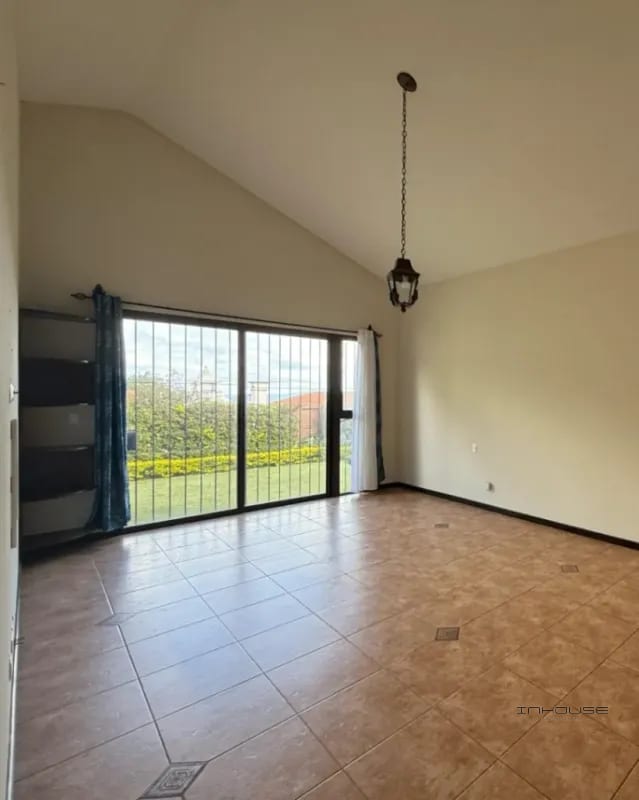 CASA EN VENTA EN FRAIJANES CON JARDIN — Casa en Venta en Carretera a El Salvador, Guatemala, Ciudad — foto 5 de 10