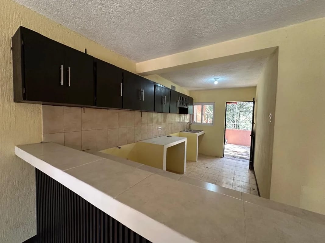 CASA EN VENTA EN FRAIJANES, DENTRO DE GARITA, KM 27 — Casa en Venta en Carretera a El Salvador, Guatemala, Ciudad — foto 9 de 12