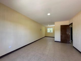 CASA EN VENTA EN FRAIJANES, DENTRO DE GARITA, KM 27 — Casa en Venta en Carretera a El Salvador, Guatemala, Ciudad — miniatura 4 de 12