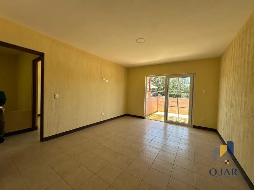 CASA EN VENTA EN FRAIJANES, DENTRO DE GARITA, KM 27 — Casa en Venta en Carretera a El Salvador, Guatemala, Ciudad — foto 3 de 12
