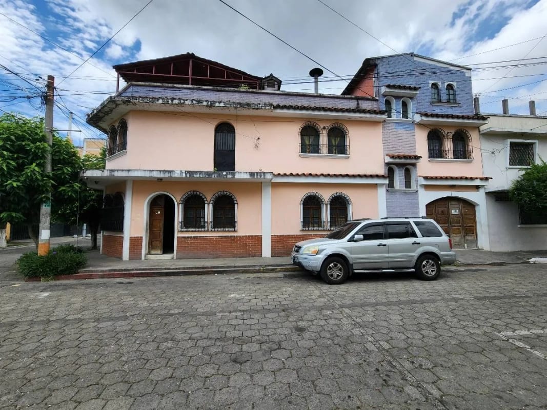 Propiedad Estratégica Z.5: Casa de 3 niveles en Sector en Crecimiento — Casa en Venta en Casa Asunción, Zona 5, Guatemala, Ciudad — foto 1 de 17