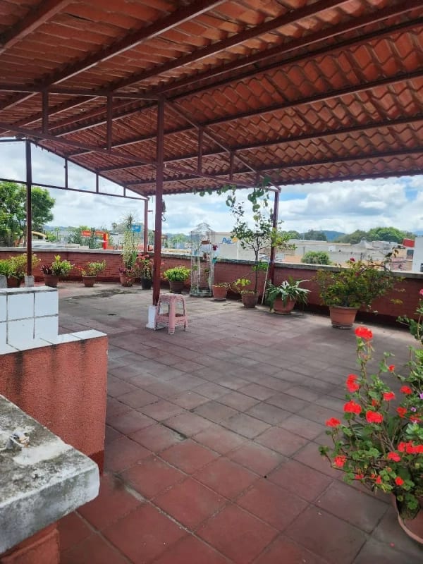 Propiedad Estratégica Z.5: Casa de 3 niveles en Sector en Crecimiento — Casa en Venta en Casa Asunción, Zona 5, Guatemala, Ciudad — foto 4 de 17
