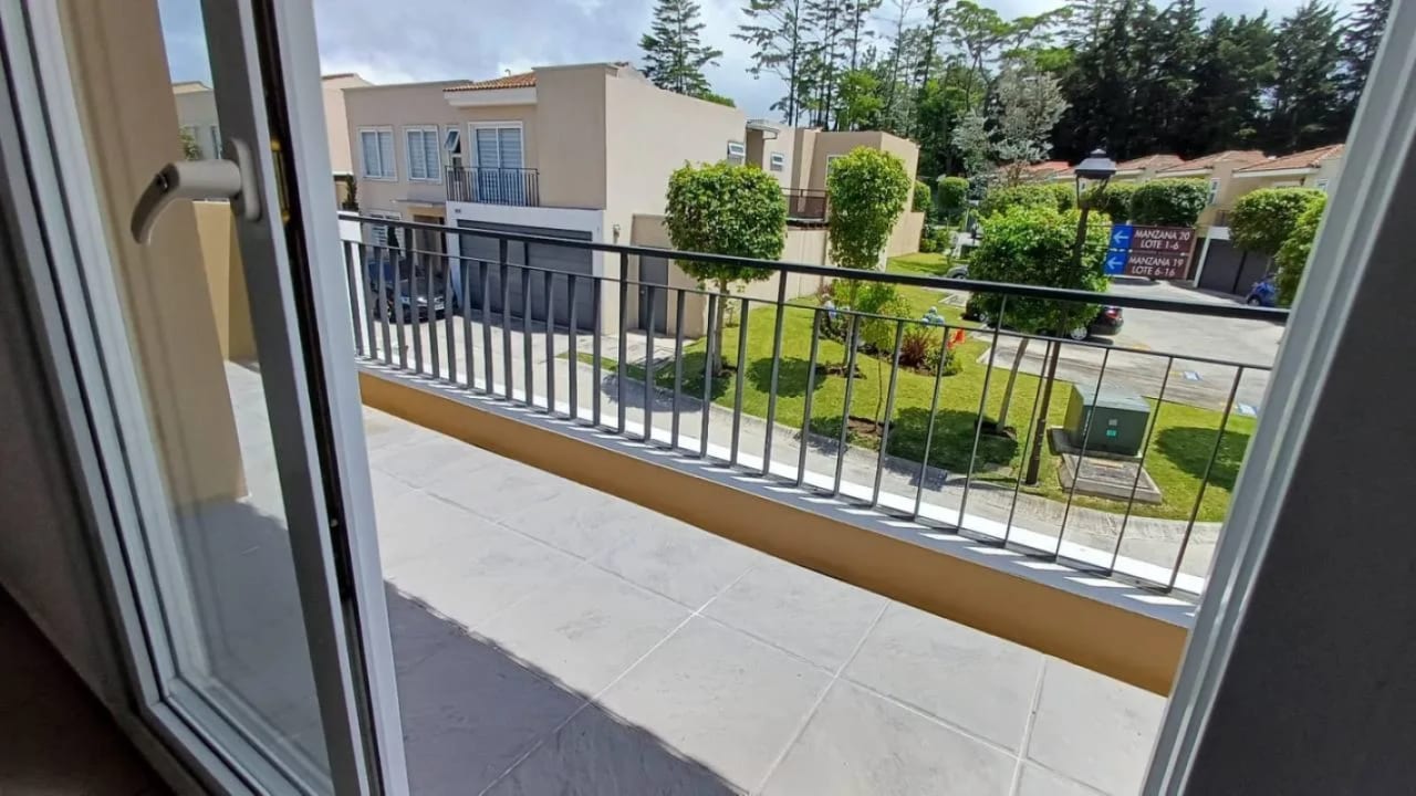 Casa en Venta -  Cumbres de la Arboleda  Km 21.5 — Casa en Venta en Cumbres de La Arboleda, Carretera a El Salvador, Guatemala, Ciudad — foto 6 de 12