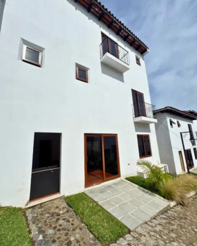 CASA EN VENTA EN ANTIGUA, SAN PEDRO LAS HUERTAS — Casa en Venta en San Pedro Las Huertas, Antigua, Sacatepéquez — foto 1 de 10