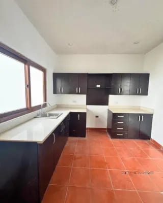 CASA EN VENTA EN ANTIGUA, SAN PEDRO LAS HUERTAS — Casa en Venta en San Pedro Las Huertas, Antigua, Sacatepéquez — miniatura 10 de 10