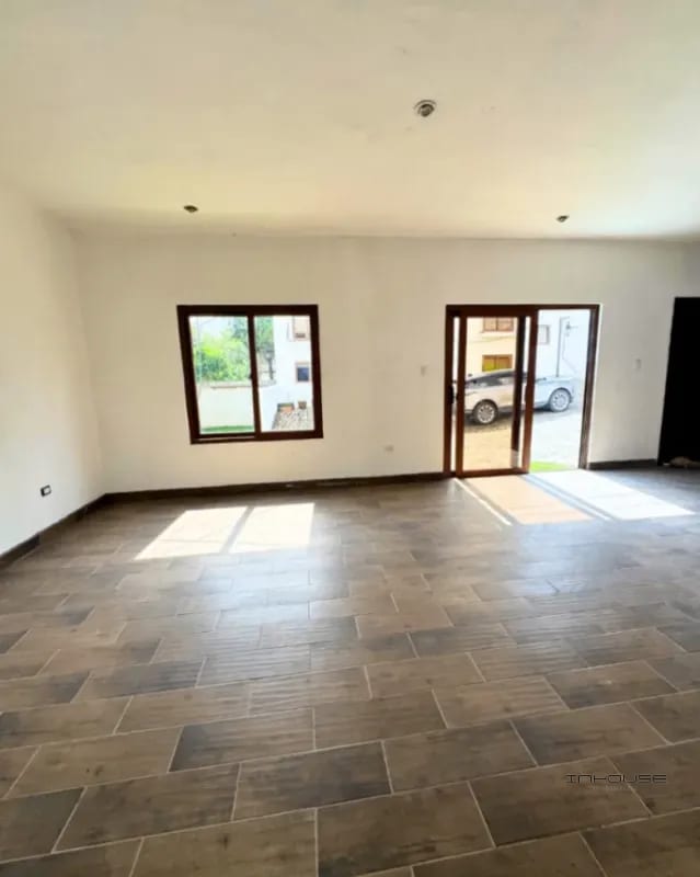 CASA EN VENTA EN ANTIGUA, SAN PEDRO LAS HUERTAS — Casa en Venta en San Pedro Las Huertas, Antigua, Sacatepéquez — foto 3 de 10