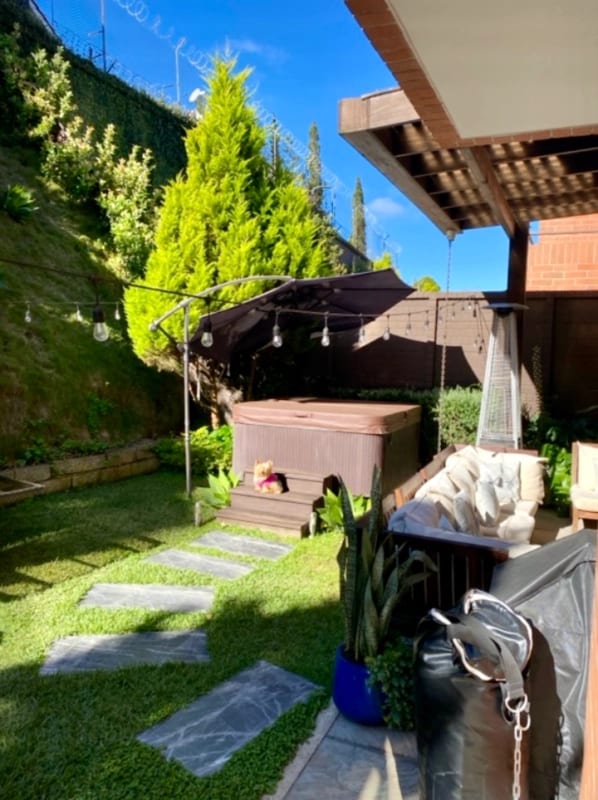 VENDO BELLA Y AMPLIA CASA DE LUJO EN RES. CONCEPCION KM 15 CAES — Casa en Venta en Santa Catarina Pinula, Carretera a El Salvador, Guatemala, Ciudad — foto 13 de 15