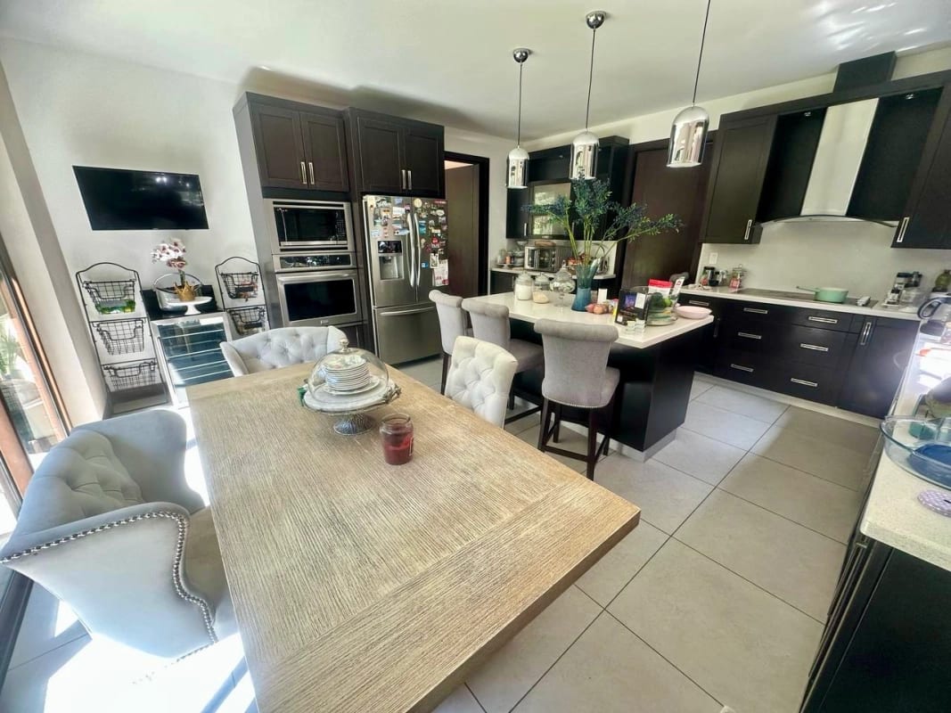 VENDO BELLA Y AMPLIA CASA DE LUJO EN RES. CONCEPCION KM 15 CAES — Casa en Venta en Santa Catarina Pinula, Carretera a El Salvador, Guatemala, Ciudad — foto 7 de 15