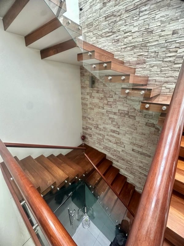 VENDO BELLA Y AMPLIA CASA DE LUJO EN RES. CONCEPCION KM 15 CAES — Casa en Venta en Santa Catarina Pinula, Carretera a El Salvador, Guatemala, Ciudad — foto 3 de 15
