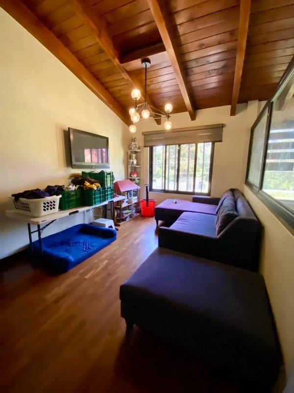 VENDO LINDA CASA CON AMPLIO JARDÍN EN EXCLUSIVA COLONIA EN ZONA 11 — Casa en Venta en *Otro / No especificar, Zona 11, Guatemala, Ciudad — foto 7 de 10