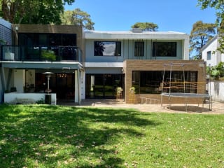 VENDO LINDA CASA CON AMPLIO JARDÍN EN EXCLUSIVA COLONIA EN ZONA 11 — Casa en Venta en *Otro / No especificar, Zona 11, Guatemala, Ciudad — miniatura 2 de 10