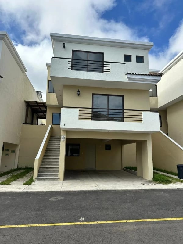 ¡ATENCIÓN INVERSIONISTAS! CASA EN VENTA VISTAS DE SAN ISIDRO II, Z.16 | CASA EN VENTA de 3 Niveles — Casa en Venta en Vistas de San Isidro, Zona 16, Guatemala, Ciudad — foto 1 de 17