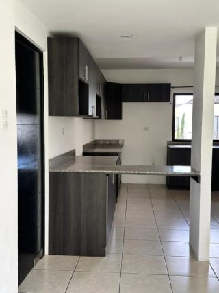 ¡ATENCIÓN INVERSIONISTAS! CASA EN VENTA VISTAS DE SAN ISIDRO II, Z.16 | CASA EN VENTA de 3 Niveles — Casa en Venta en Vistas de San Isidro, Zona 16, Guatemala, Ciudad — miniatura 5 de 17