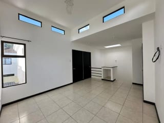 ¡ATENCIÓN INVERSIONISTAS! CASA EN VENTA VISTAS DE SAN ISIDRO II, Z.16 | CASA EN VENTA de 3 Niveles — Casa en Venta en Vistas de San Isidro, Zona 16, Guatemala, Ciudad — miniatura 8 de 17