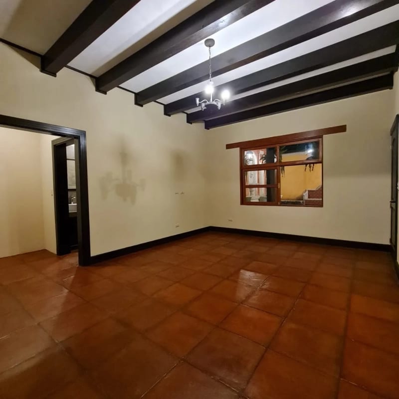 Bella Vista Jocotenango: Lujosa Casa de Esquina sobre Boulevard Principal — Casa en Venta en Antigua, Sacatepéquez — foto 7 de 17