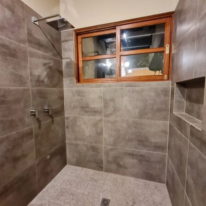Bella Vista Jocotenango: Lujosa Casa de Esquina sobre Boulevard Principal — Casa en Venta en Antigua, Sacatepéquez — foto 5 de 17