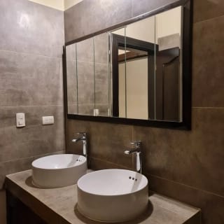 Bella Vista Jocotenango: Lujosa Casa de Esquina sobre Boulevard Principal — Casa en Venta en Antigua, Sacatepéquez — miniatura 3 de 17