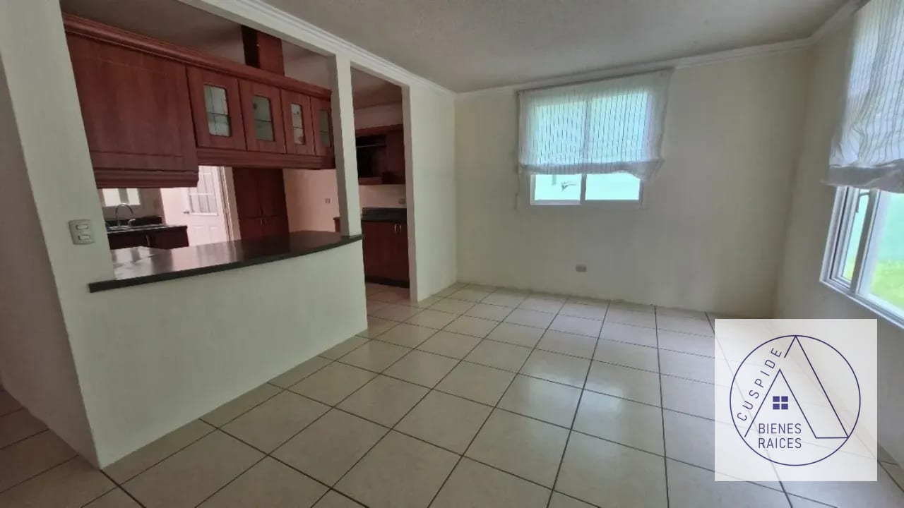 Carr. San José Pinula km 21 Paseo Santa Luz casa en Venta amplia. — Casa en Venta en San José Pinula, Carretera a El Salvador, Guatemala, Ciudad — foto 7 de 9
