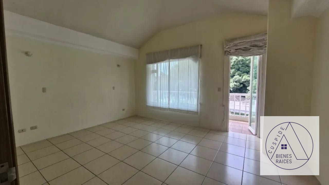 Carr. San José Pinula km 21 Paseo Santa Luz casa en Venta amplia. — Casa en Venta en San José Pinula, Carretera a El Salvador, Guatemala, Ciudad — foto 5 de 9