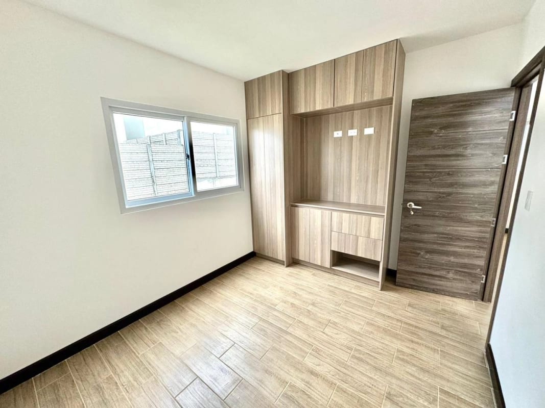 Casa en venta para estrenar en Bosques de Santa Elena — Casa en Venta en Carretera a El Salvador, Guatemala, Ciudad — foto 4 de 17