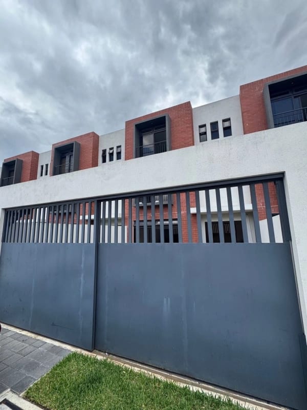 VENTA CASA MÉRIDA CONDADO NARANJO 3 NIVELES — Casa en Venta en Condado Naranjo, Zona 4 Mixco, Guatemala, Ciudad — foto 2 de 9