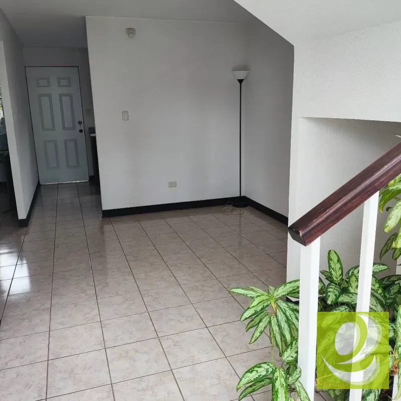 VENDO CASA EN CONDOMINIO FUENTES DEL VALLE NORTE — Casa en Venta en Fuentes Del Valle Norte II, Zona 18, Guatemala, Ciudad — foto 2 de 3