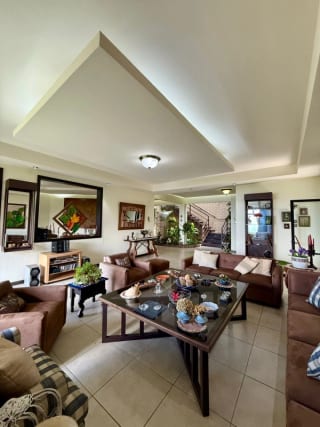 casa en Venta Bellas Luces, acceso privado por La Brecha, final 20 calle zona 10 — Casa en Venta en Bellas Luces, Santa Catarina Pinula, Guatemala, Ciudad — miniatura 1 de 11