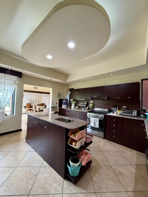 casa en Venta Bellas Luces, acceso privado por La Brecha, final 20 calle zona 10 — Casa en Venta en Bellas Luces, Santa Catarina Pinula, Guatemala, Ciudad — foto 9 de 11