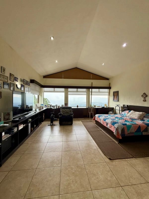 casa en Venta Bellas Luces, acceso privado por La Brecha, final 20 calle zona 10 — Casa en Venta en Bellas Luces, Santa Catarina Pinula, Guatemala, Ciudad — foto 5 de 11