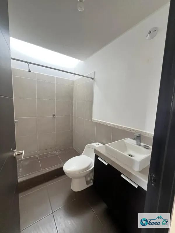 CASA EN RENTA KM21.5 CAES — Casa en Alquiler en Cumbres de La Arboleda, Carretera a El Salvador, Guatemala, Ciudad — foto 5 de 11
