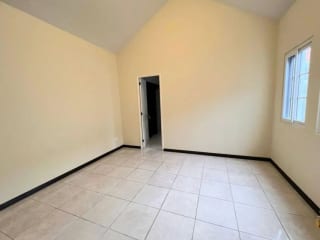 Venta de Casa - Condado Naranjo, Condominio Santa Elena, Zona 4 de Mixco — Casa en Venta en Condado Naranjo, Zona 4 Mixco, Guatemala, Ciudad — miniatura 9 de 12