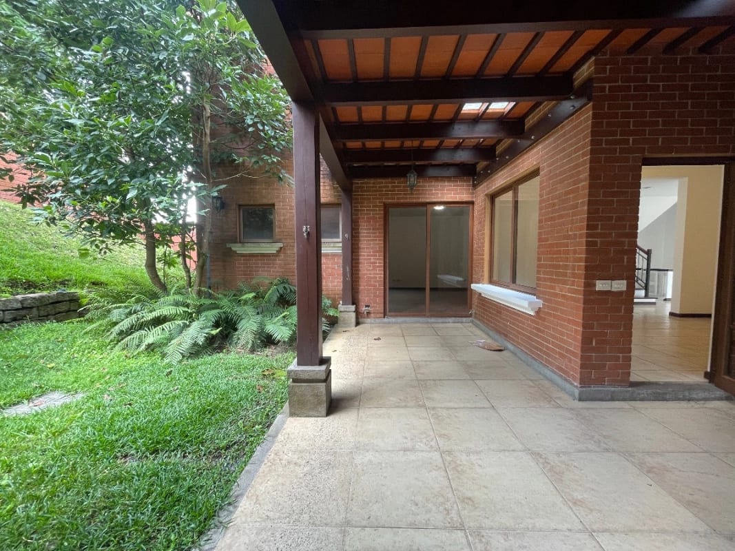 CASA VENTA CONDOMINIO PUERTA GRANDE KM14.1 CAES ~ 4 DORMITORIOS $650,000 — Casa en Venta en Carretera a El Salvador, Guatemala, Ciudad — foto 1 de 5