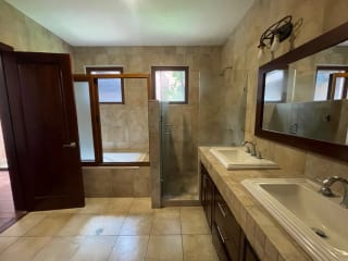 CASA VENTA CONDOMINIO PUERTA GRANDE KM14.1 CAES ~ 4 DORMITORIOS $650,000 — Casa en Venta en Carretera a El Salvador, Guatemala, Ciudad — miniatura 4 de 5