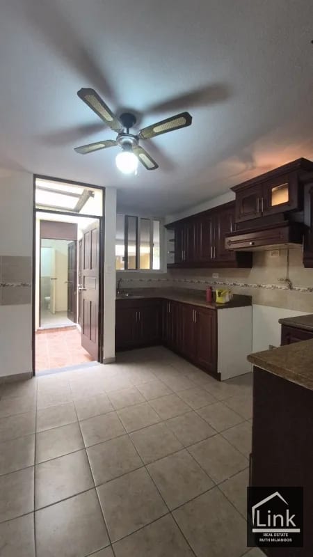 Casa en Venta zona 7 MIXCO ALTOS DEL ENCINAL II — Casa en Venta en Zona 7 Mixco, Guatemala, Ciudad — foto 2 de 10