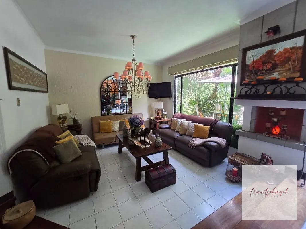 VENTA DE CASA EN ZONA 10 — Casa en Venta en Zona 10, Guatemala, Ciudad — foto 1 de 10