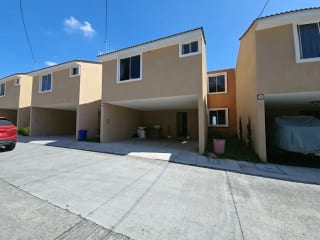 Venta de Casa con Jardín Amplio, Villas del Pinar San Cristóbal , Q1,775,000 — Casa en Venta en Pinares de San Cristobal, Zona 8 Mixco, Guatemala, Ciudad — miniatura 7 de 14