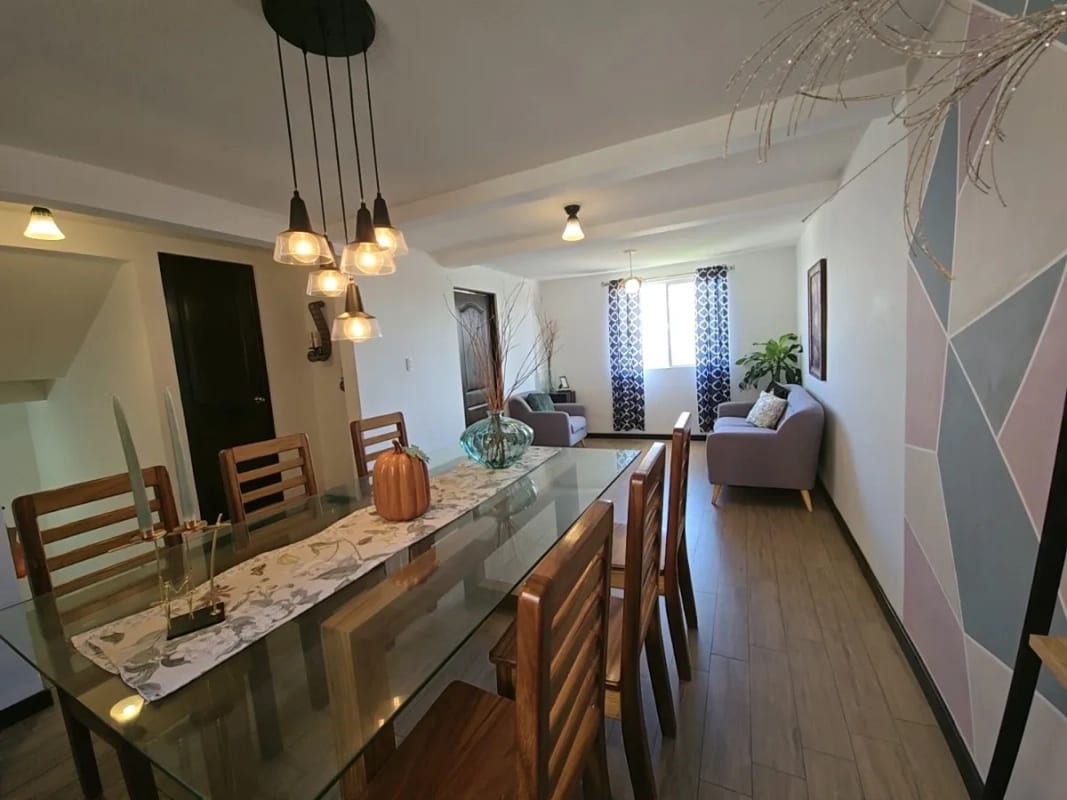 Venta de Casa con Jardín Amplio, Villas del Pinar San Cristóbal , Q1,775,000 — Casa en Venta en Pinares de San Cristobal, Zona 8 Mixco, Guatemala, Ciudad — foto 1 de 14