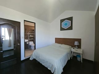 Venta de Casa con Jardín Amplio, Villas del Pinar San Cristóbal , Q1,775,000 — Casa en Venta en Pinares de San Cristobal, Zona 8 Mixco, Guatemala, Ciudad — miniatura 9 de 14