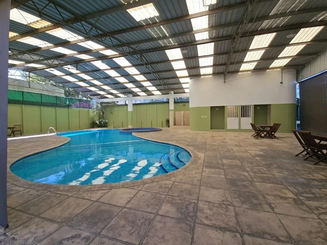 Venta de Casa con Jardín Amplio, Villas del Pinar San Cristóbal , Q1,775,000 — Casa en Venta en Pinares de San Cristobal, Zona 8 Mixco, Guatemala, Ciudad — foto 5 de 14